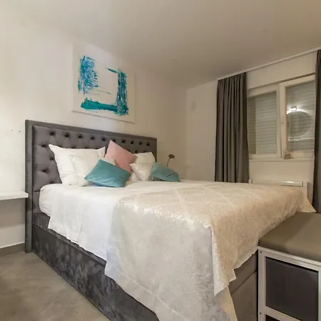 Luxury Citrin With Shared Pool * Makarska