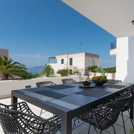 Luxury Citrin With Shared Pool * Makarska