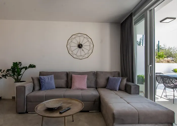 Luxury Citrin With Shared Pool Apartamento Makarska