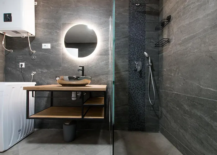 Luxury Citrin With Shared Pool