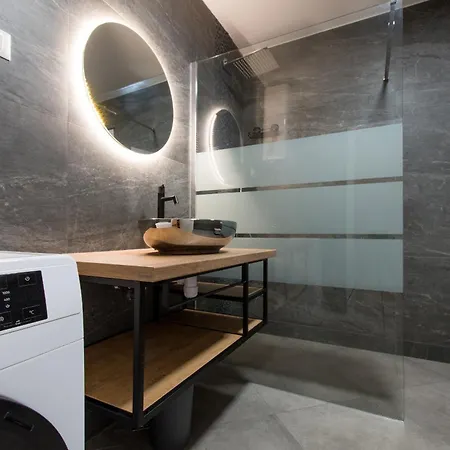 Luxury Citrin With Shared Pool Apartment Makarska