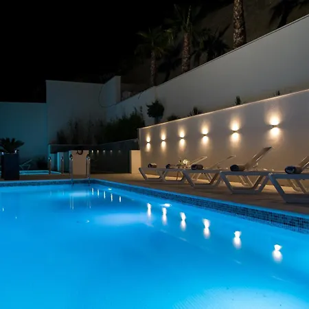 Luxury Citrin With Shared Pool