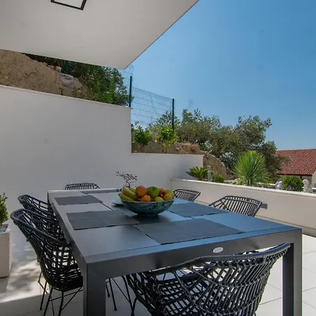 Apartman Luxury Citrin With Shared Pool