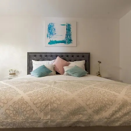 Apartmán Luxury Citrin With Shared Pool *