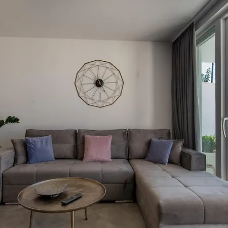 Luxury Citrin With Shared Pool Lägenhet Makarska