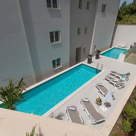 Luxury Citrin With Shared Pool *