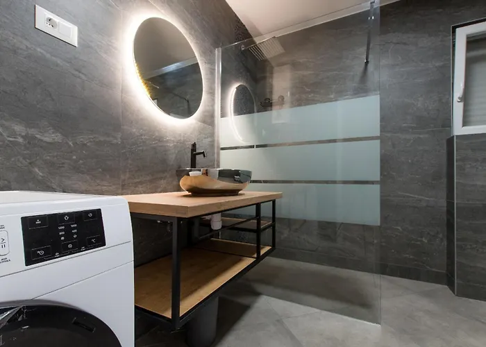 Luxury Citrin With Shared Pool Apartment Makarska