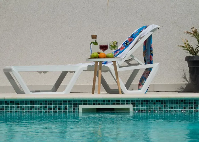 Luxury Citrin With Shared Pool Apartment Makarska